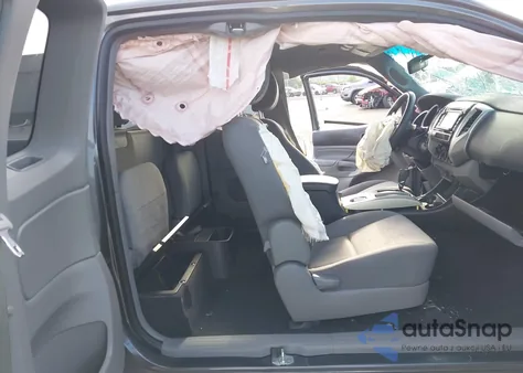 2015 Toyota Tacoma Access Cab z USA, uszkodzony, nr VIN 5TFUX4EN1FX032626